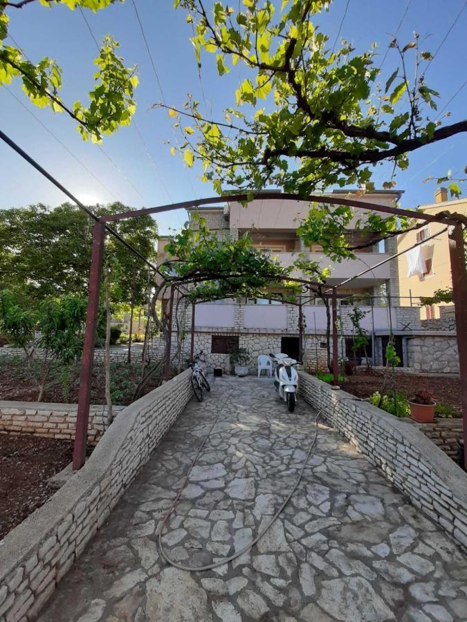 Apartments Izabela Muzic-Fornaric Cres Exterior foto