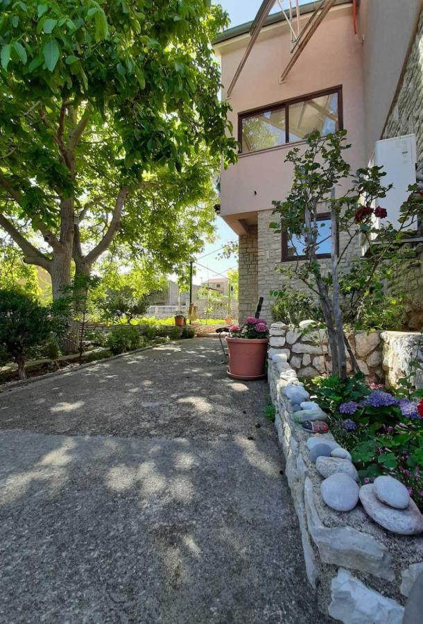 Apartments Izabela Muzic-Fornaric Cres Exterior foto