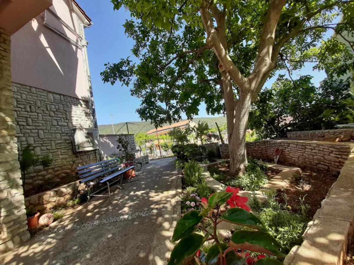 Apartments Izabela Muzic-Fornaric Cres Exterior foto