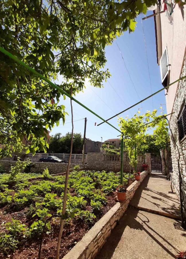 Apartments Izabela Muzic-Fornaric Cres Exterior foto