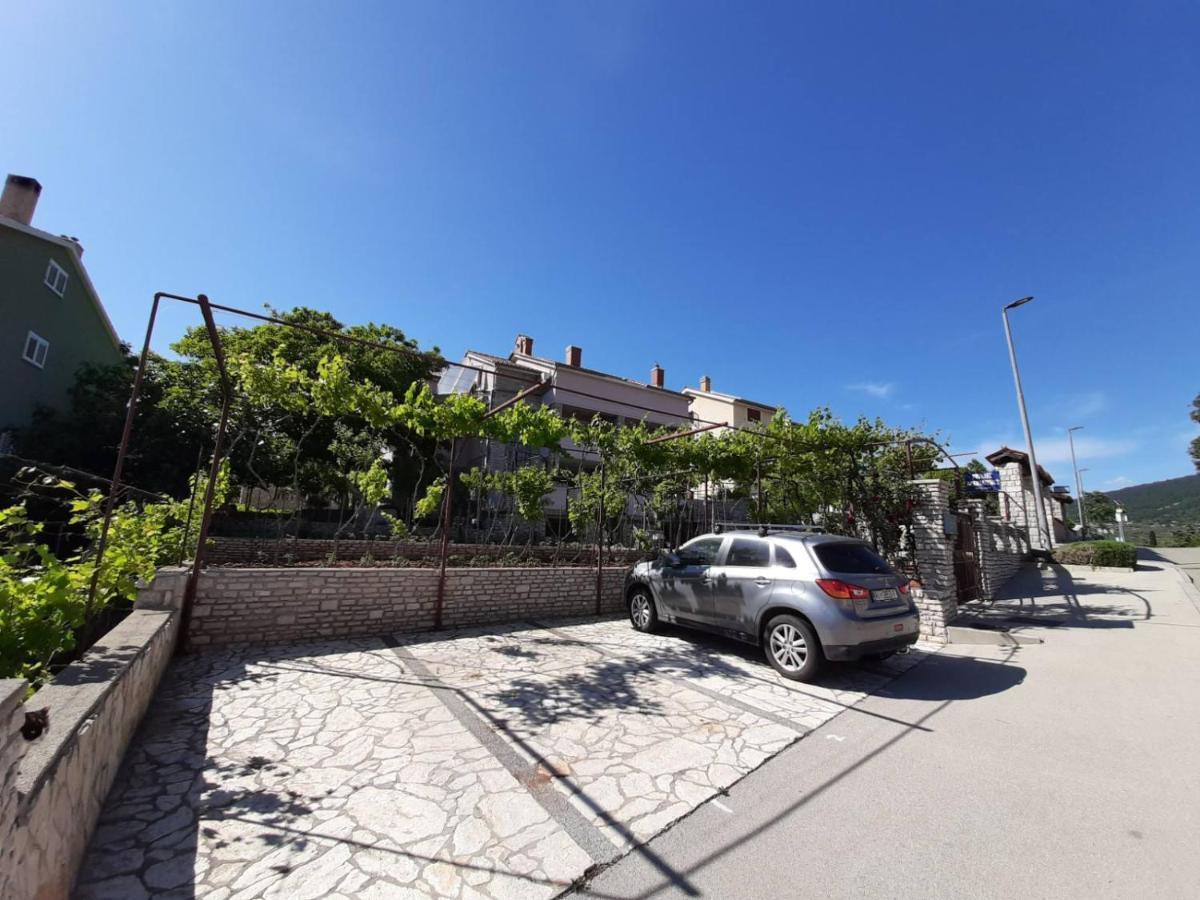 Apartments Izabela Muzic-Fornaric Cres Exterior foto