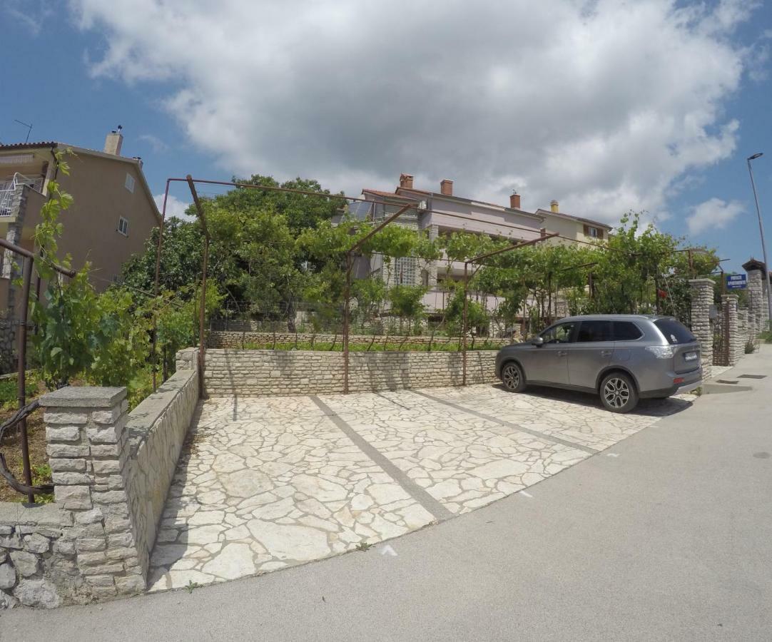 Apartments Izabela Muzic-Fornaric Cres Exterior foto